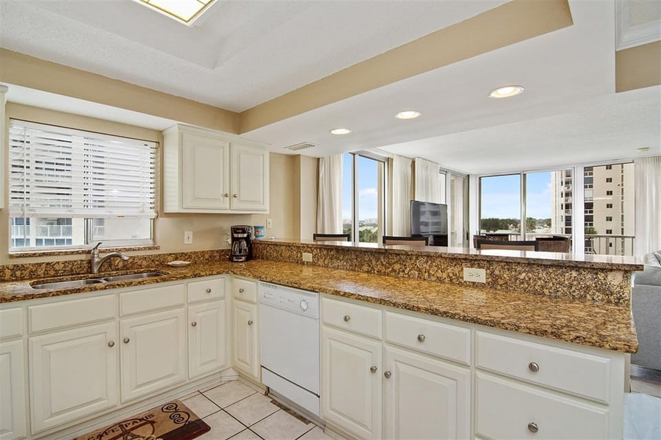 Condo, 3 Bedrooms | Private kitchen | Coffee/tea maker, fridge, oven, toaster