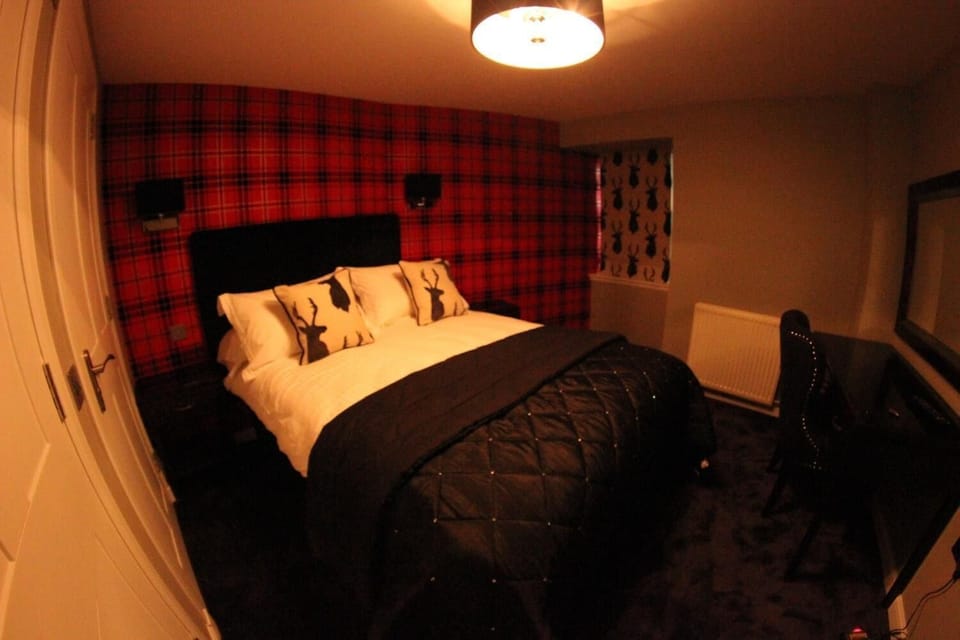 Desk, soundproofing, iron/ironing board, free WiFi