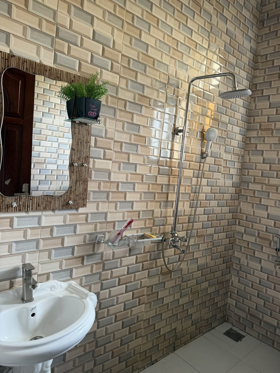 Luxury Single Room, Balcony, City View | Bathroom | Free toiletries, hair dryer, slippers, bidet