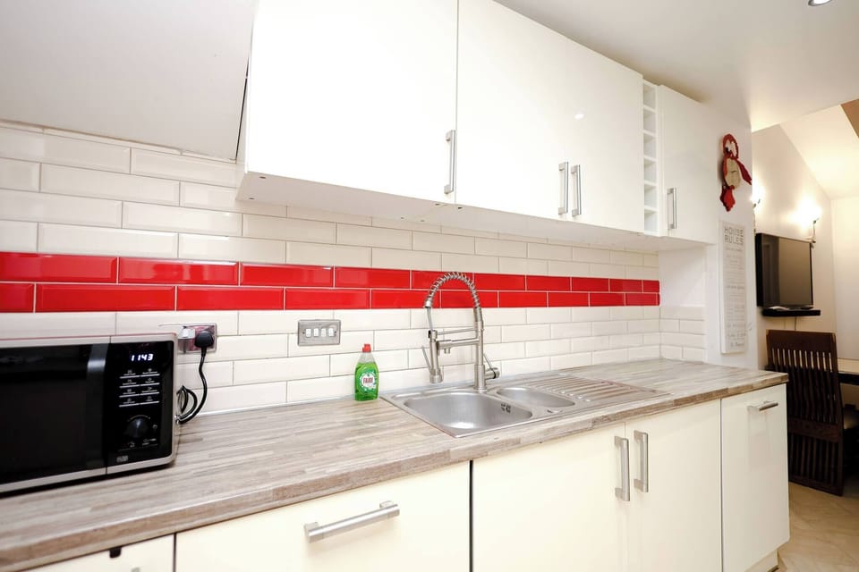 House, 4 Bedrooms, Accessible | Private kitchen