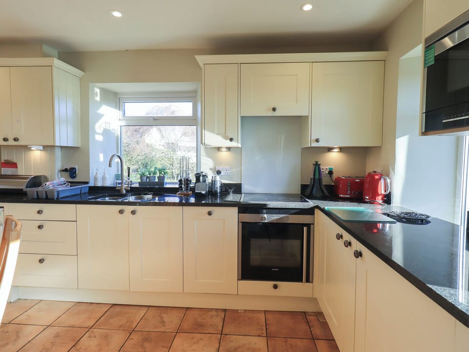 Dishwasher, cookware/dishes/utensils
