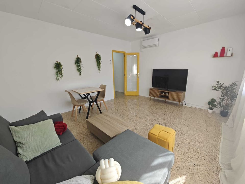 Apartment, Pets Allowed, Beachside | Living area