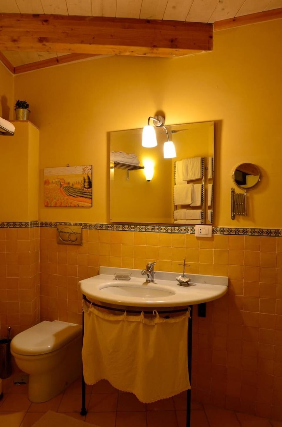 Shower, rainfall showerhead, free toiletries, hair dryer