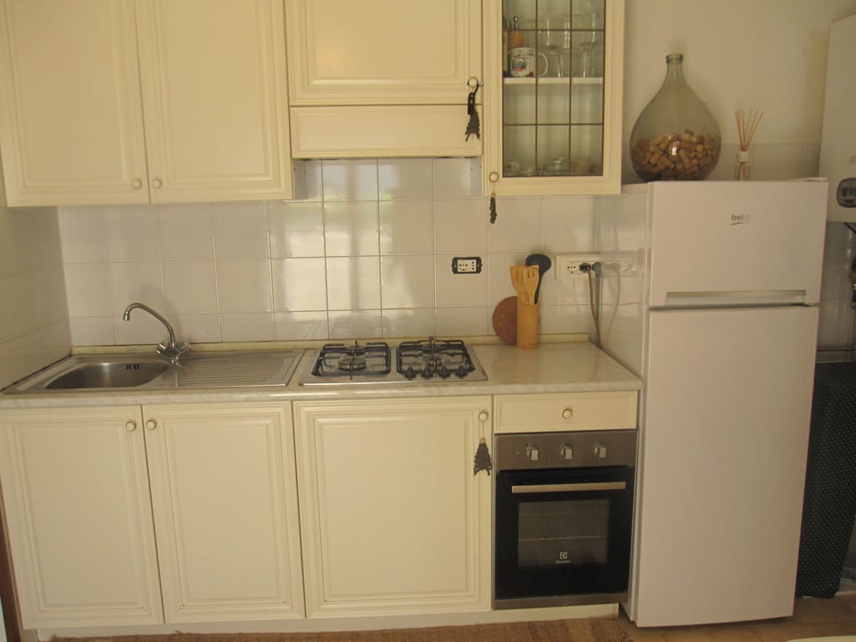 Apartment, 1 Bedroom, Balcony, Garden View | Interior