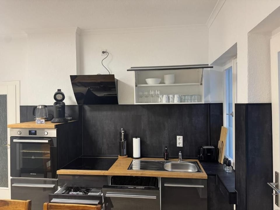 Apartment, 3 Bedrooms, Balcony | Private kitchen