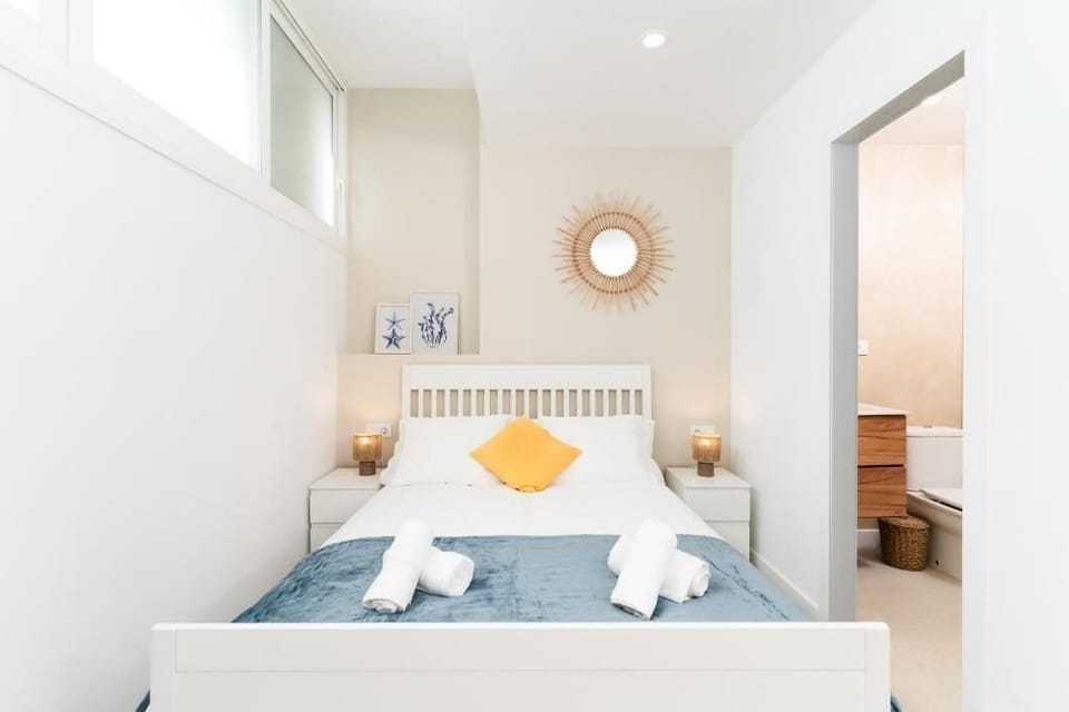 Premium Double Room, 1 Bedroom | Blackout drapes, soundproofing, iron/ironing board, free WiFi