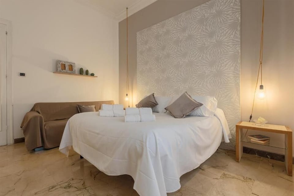 Triple Room | In-room safe, desk, soundproofing, free WiFi