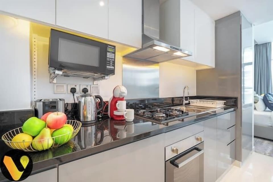 Luxury Studio, Balcony, Canal View | Private kitchen | Full-size fridge, microwave, oven, stovetop