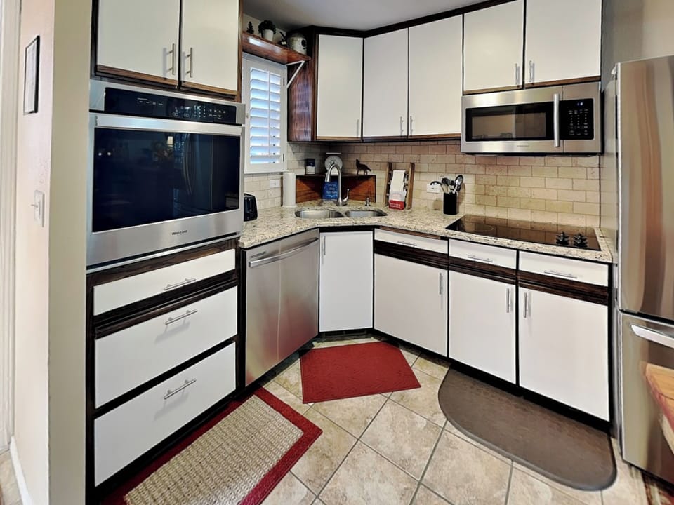 Condo (2 Bedrooms) | Property amenity