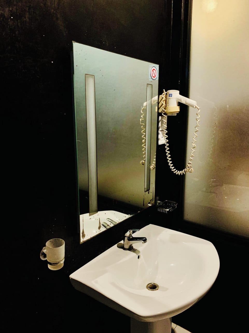 Comfort Triple Room | Bathroom | Shower, free toiletries, hair dryer, bidet