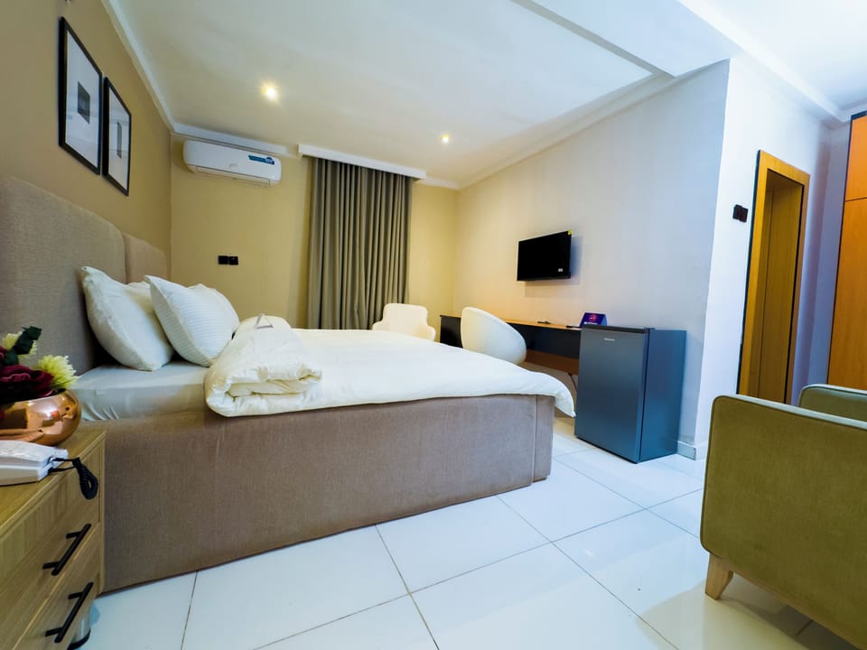 In-room safe, desk, laptop workspace, soundproofing