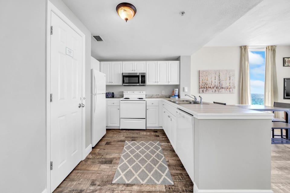 Condo, Multiple Beds (Majestic Beach Towers 1-1415) | Private kitchen