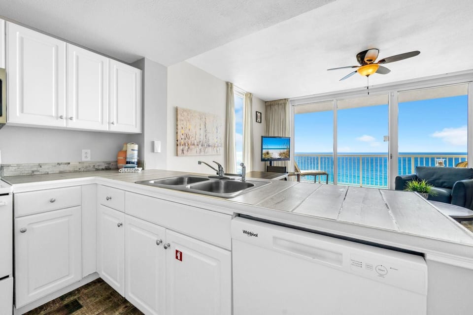 Condo, Multiple Beds (Majestic Beach Towers 1-1415) | Private kitchen