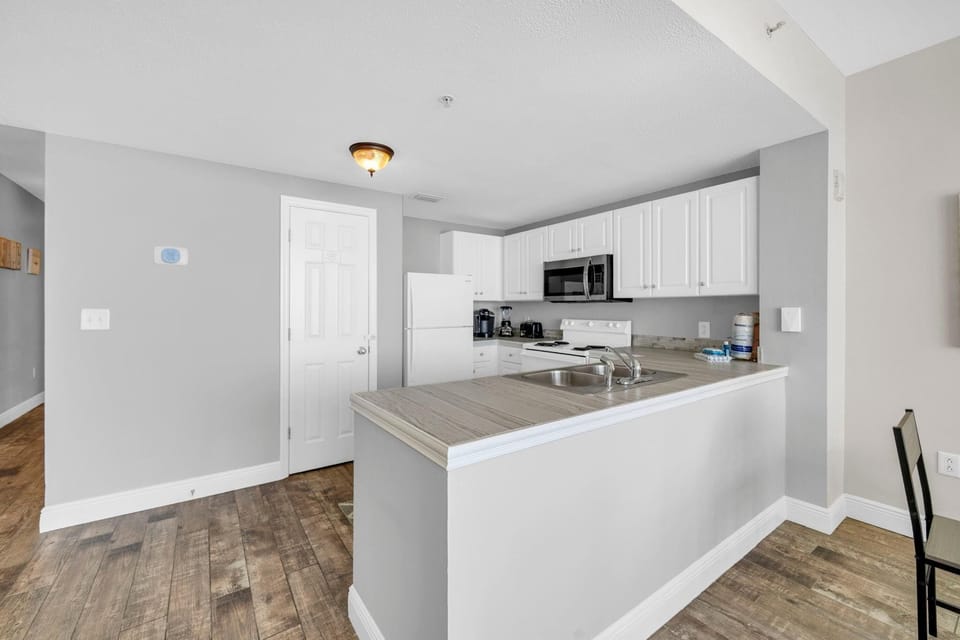 Condo, Multiple Beds (Majestic Beach Towers 1-1415) | Private kitchen