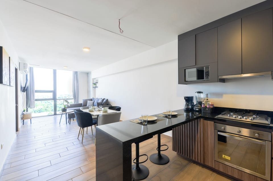 Club Suite, City View | Living area