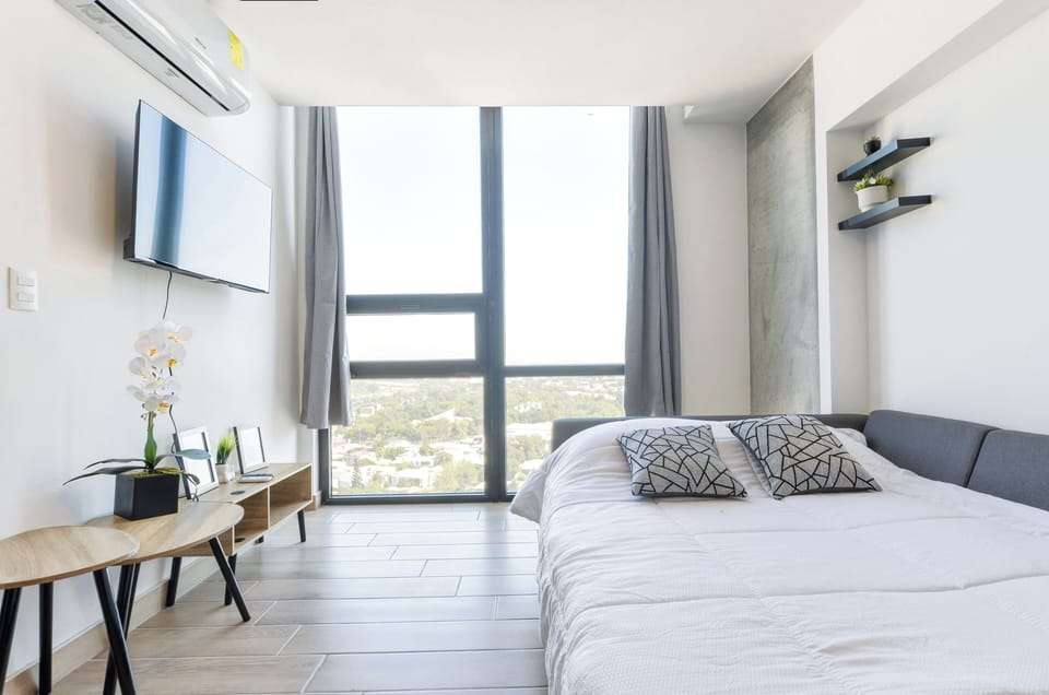 City Suite, City View | Laptop workspace, iron/ironing board, WiFi (free), bed sheets