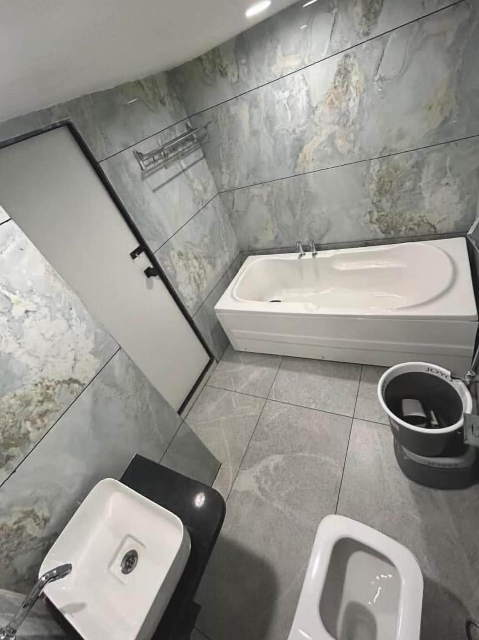 Deluxe Suite, City View | Bathroom