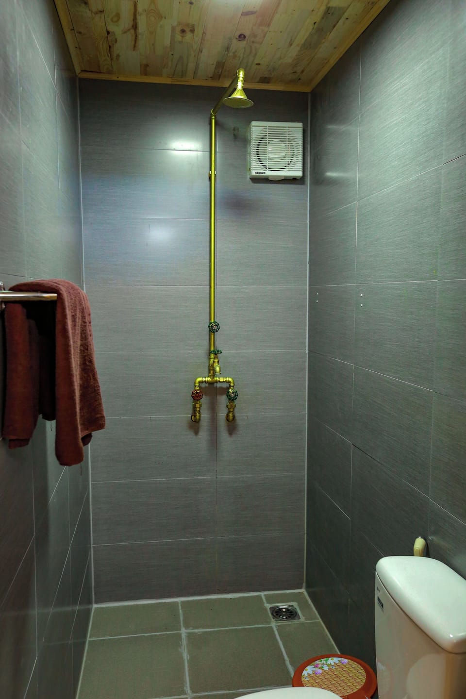 Deluxe Double or Twin Room, Mountain View, Mountainside | Bathroom | Shower, free toiletries, hair dryer, towels