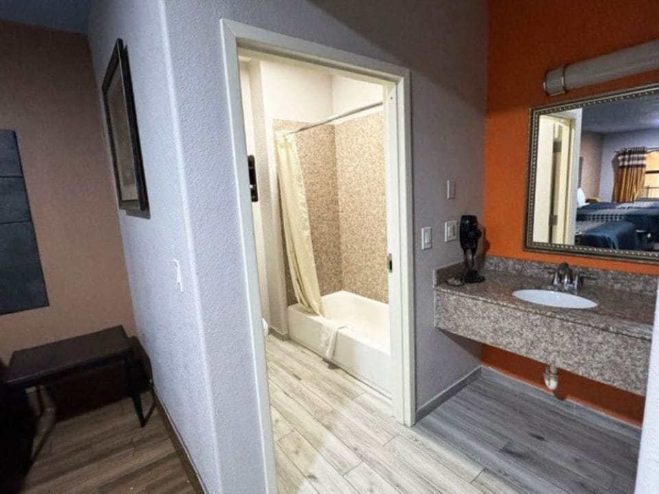Standard Double Room, 2 Queen Beds, Non Smoking, Kitchenette | Bathroom | Towels
