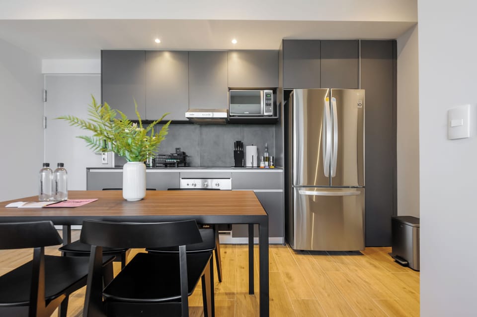 Apartment, 2 Bedrooms | Dining room