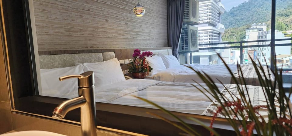 Elegant Quad Room - bathtub / balcony | Desk, laptop workspace, free WiFi