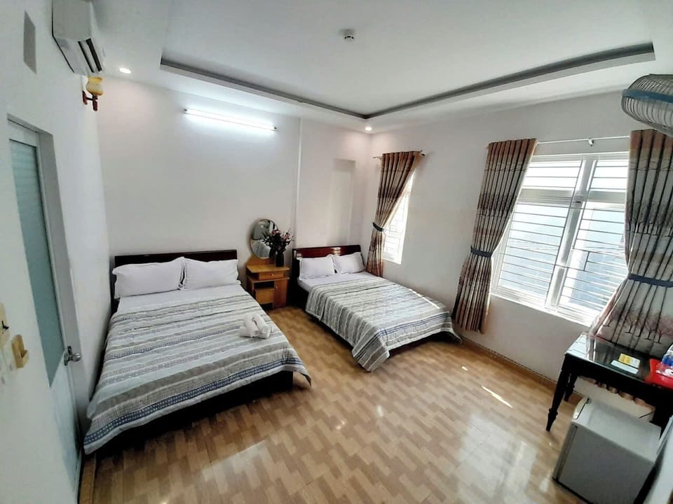 Desk, laptop workspace, WiFi (free)