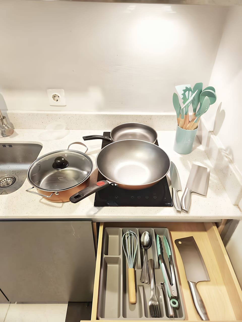 Apartment, 2 Bedrooms, City View | Private kitchen | Fridge, microwave, stovetop, cookware/dishes/utensils