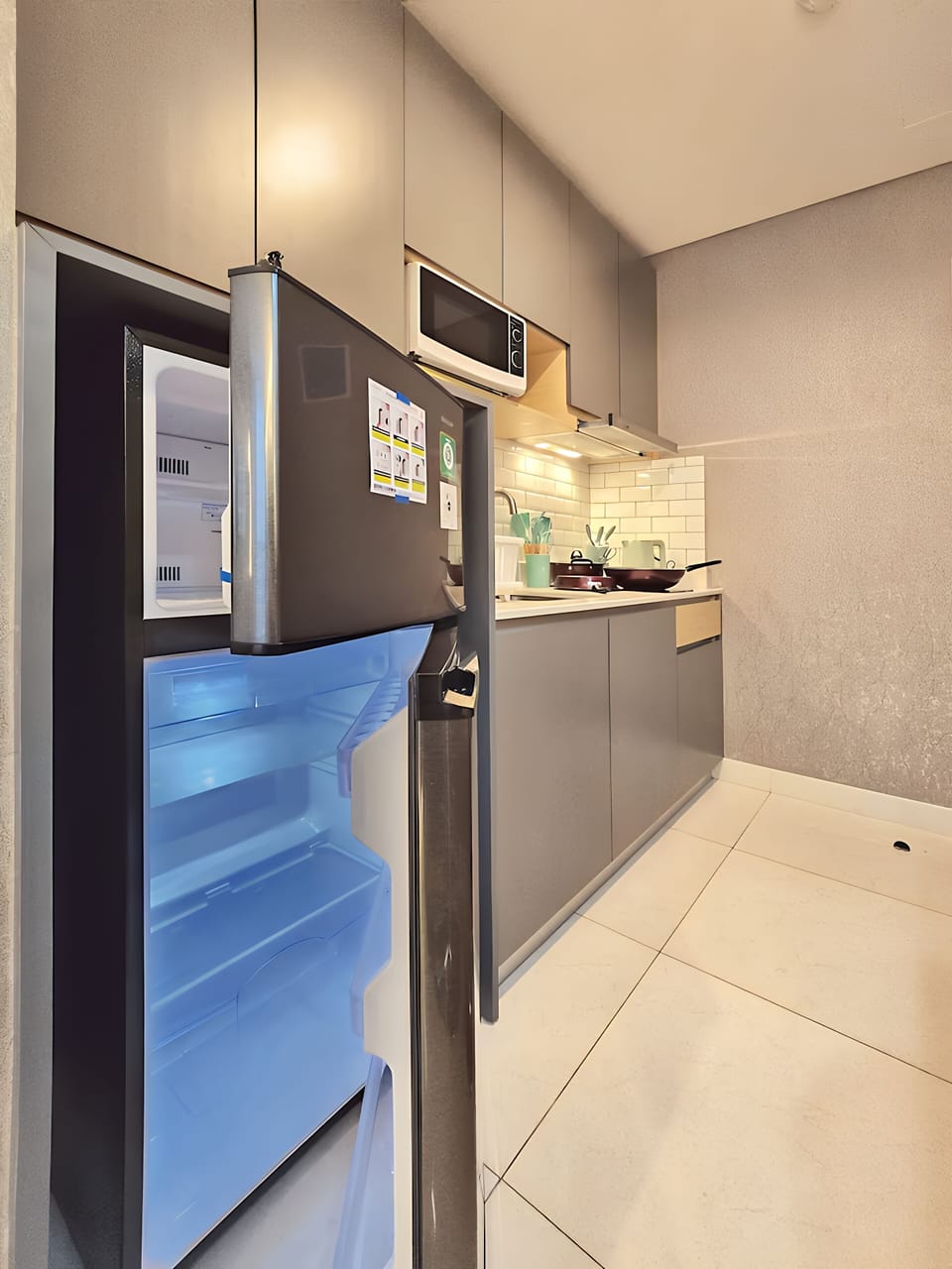 Apartment, 2 Bedrooms, City View | Private kitchen | Fridge, microwave, stovetop, cookware/dishes/utensils