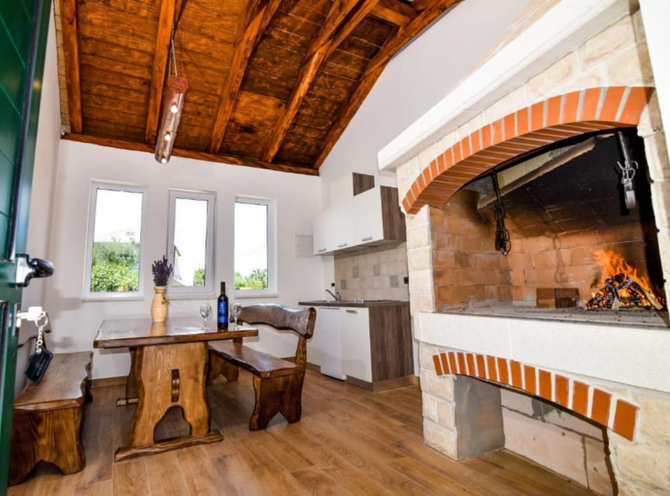 House (Two bedroom Villa with pool) | BBQ/picnic area