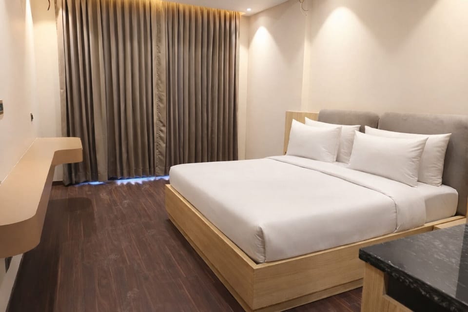 Deluxe Room, City View | Desk, laptop workspace, blackout drapes, soundproofing