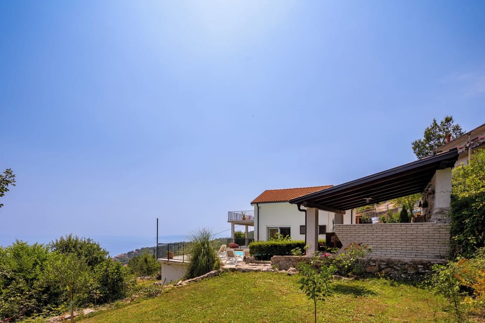 Family House, 3 Bedrooms, 2 Bathrooms, Mountainside (Holiday Home Kvarner With Heated Pool) | Garden