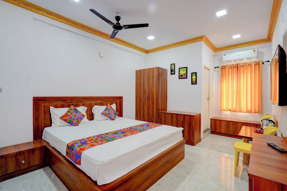 Egyptian cotton sheets, premium bedding, free WiFi, bed sheets