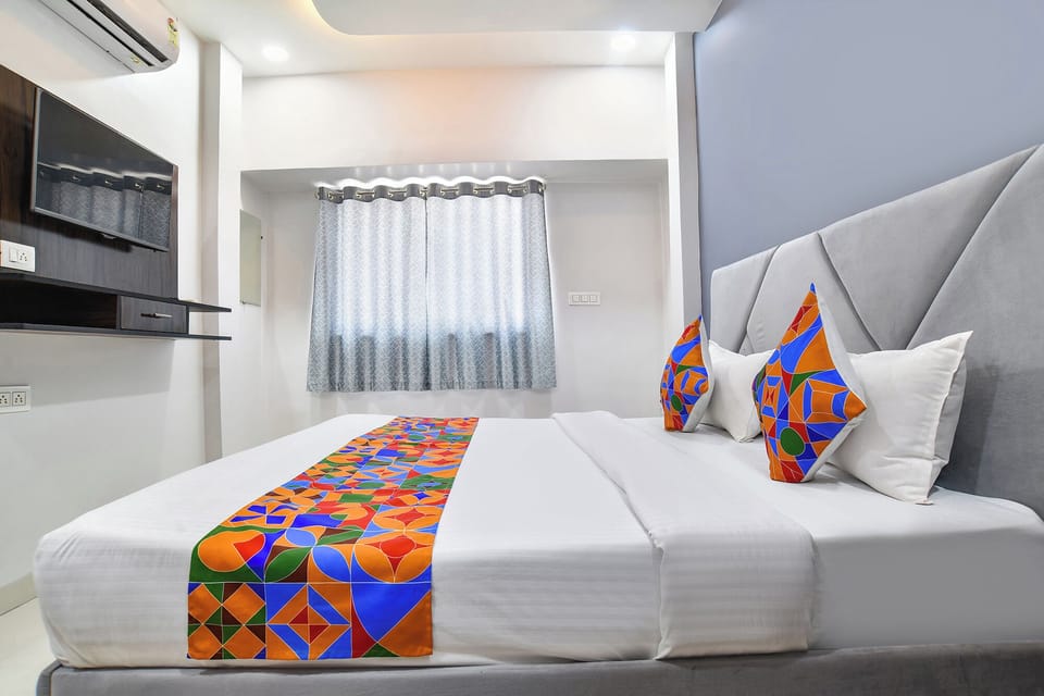 Egyptian cotton sheets, premium bedding, in-room safe, WiFi (free)