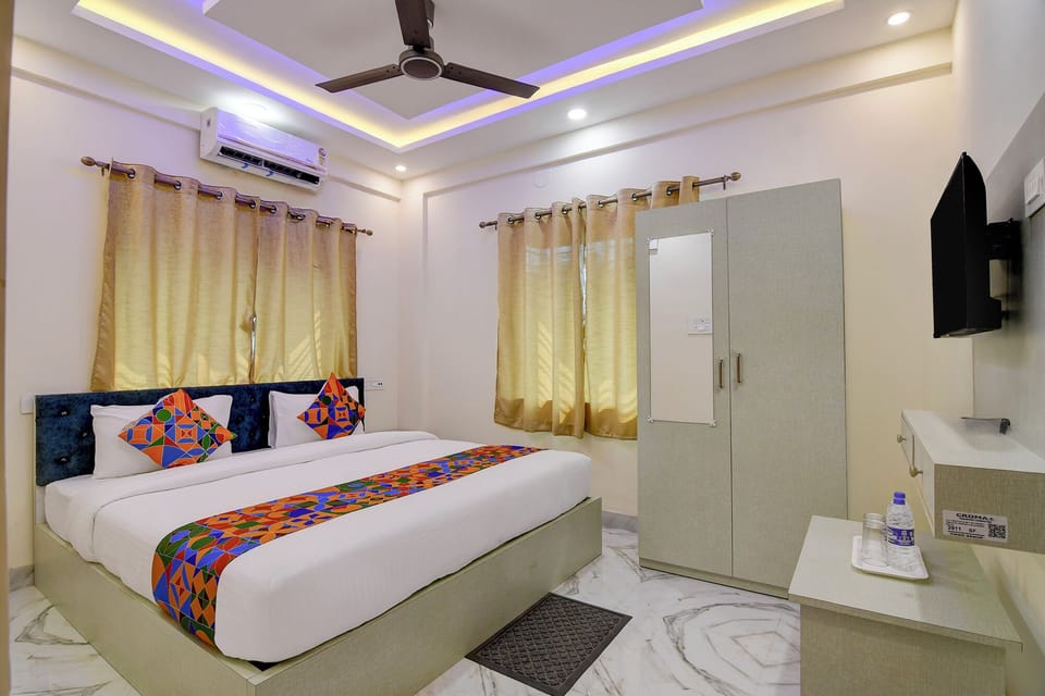 Egyptian cotton sheets, premium bedding, in-room safe, free WiFi