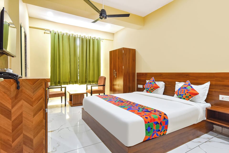Egyptian cotton sheets, premium bedding, in-room safe, free WiFi