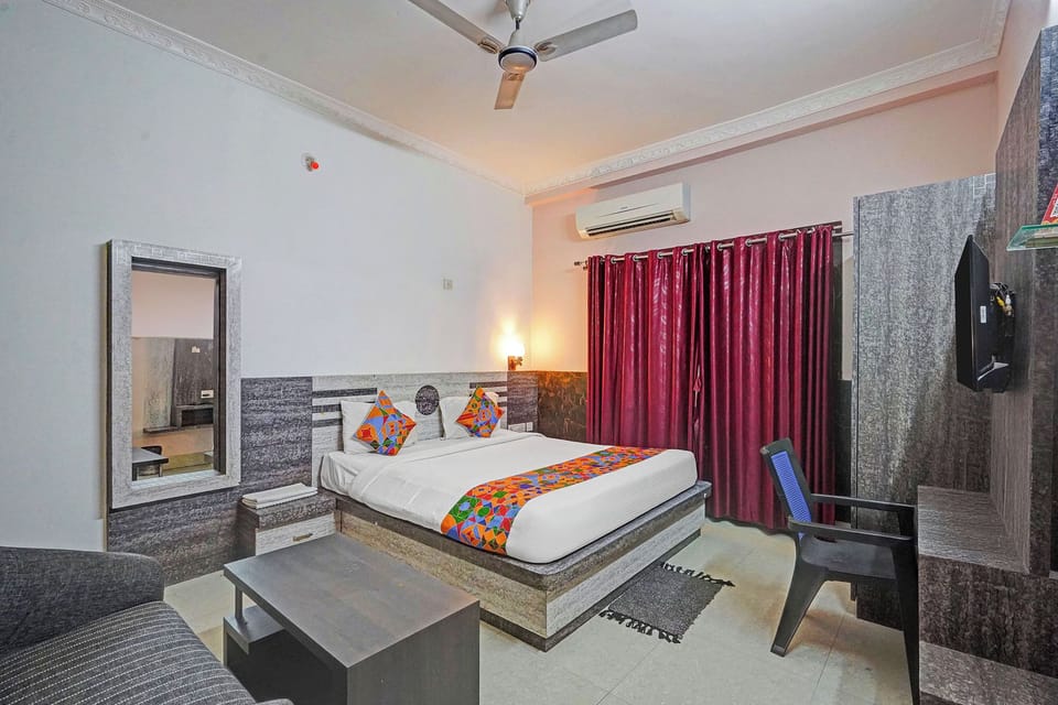Premium Room | Egyptian cotton sheets, premium bedding, in-room safe, WiFi (free)