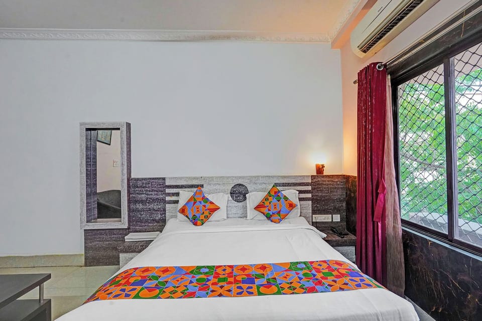 Premium Room | Egyptian cotton sheets, premium bedding, in-room safe, WiFi (free)