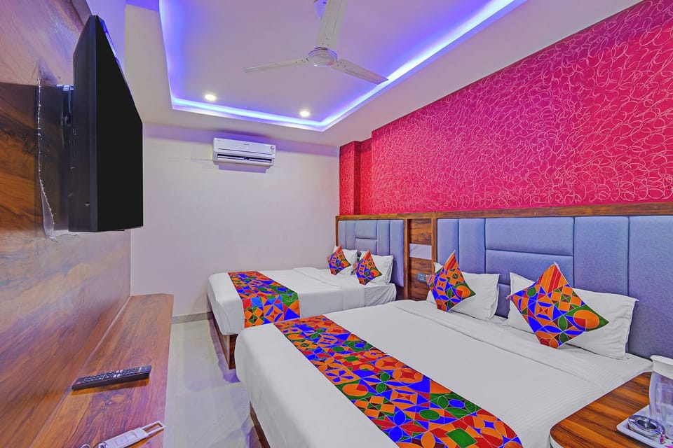 Family Room | Egyptian cotton sheets, premium bedding, in-room safe, WiFi (free)