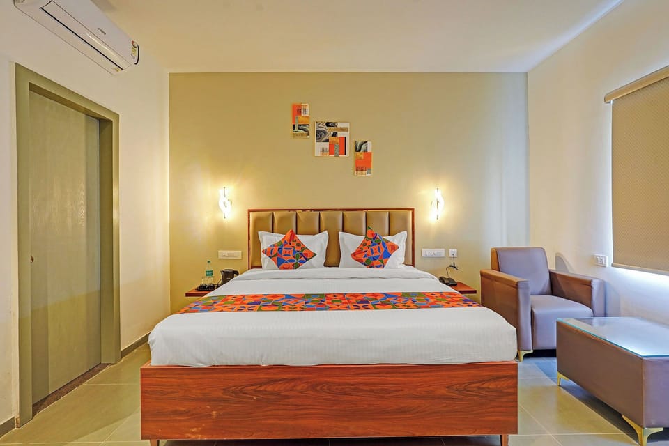 Egyptian cotton sheets, premium bedding, in-room safe, free WiFi