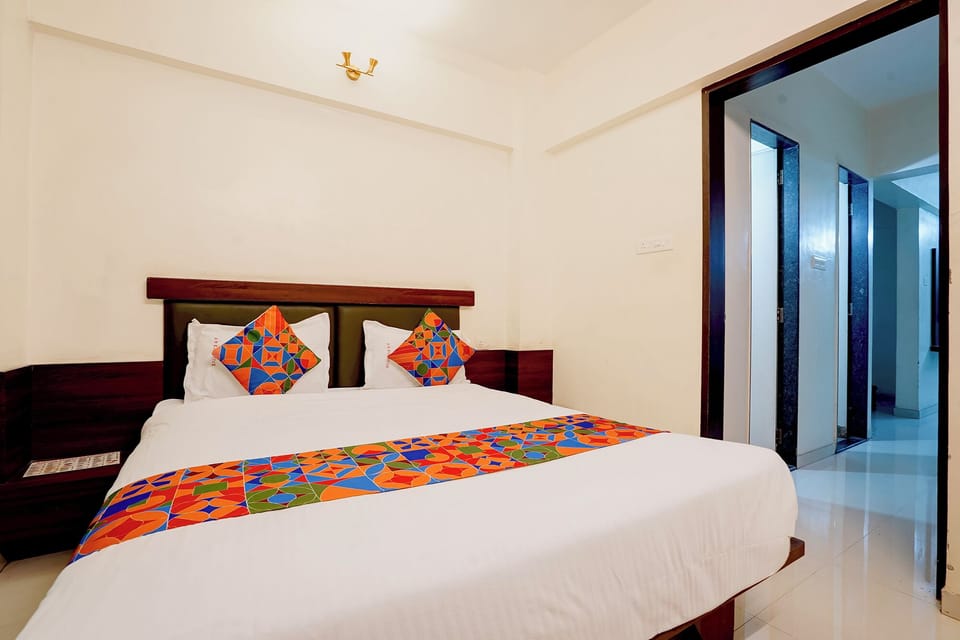 Egyptian cotton sheets, premium bedding, in-room safe, free WiFi