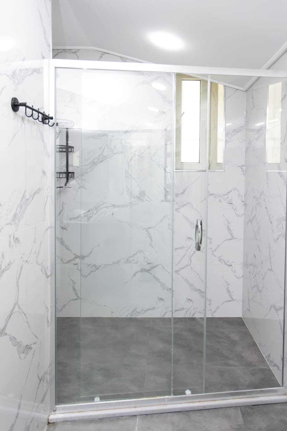 Economy Double Room | Bathroom | Slippers