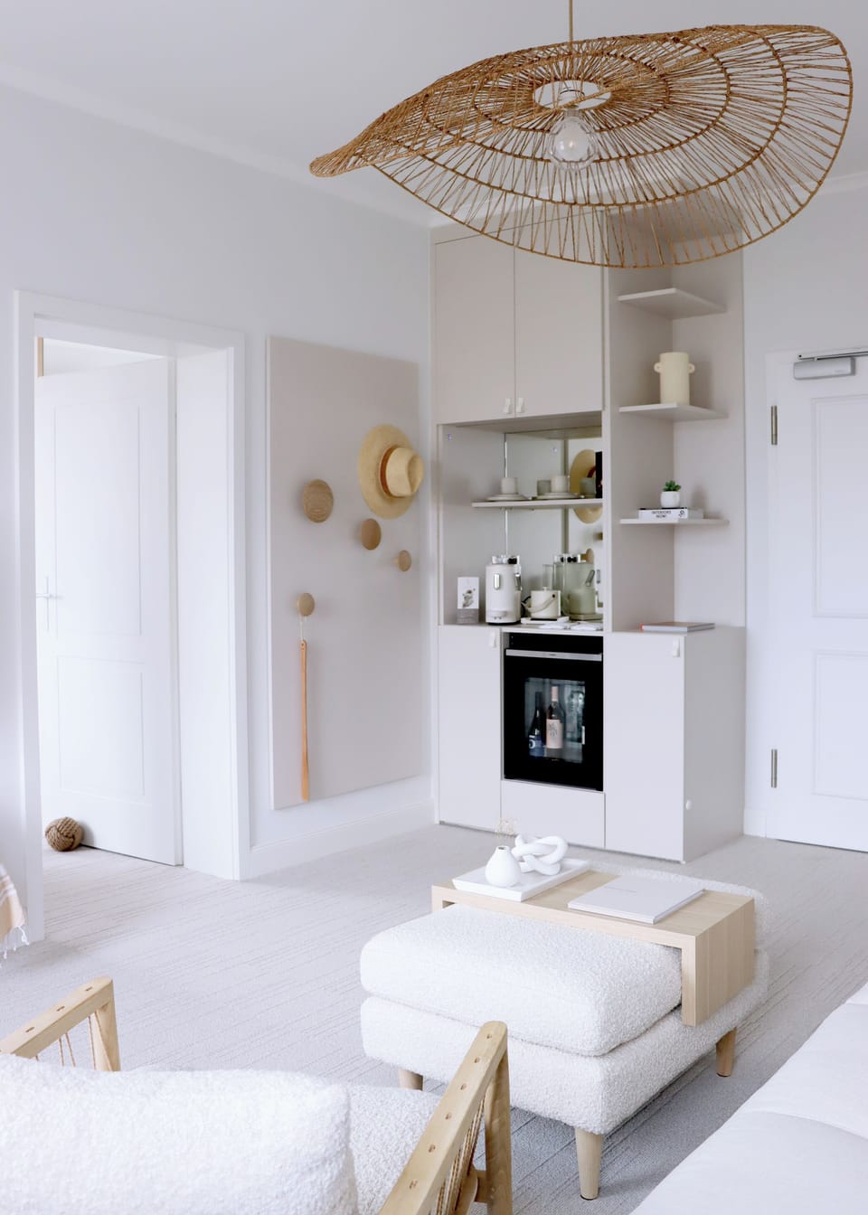 Classic Suite, 1 Bedroom, Non Smoking, Partial Sea View | Living room