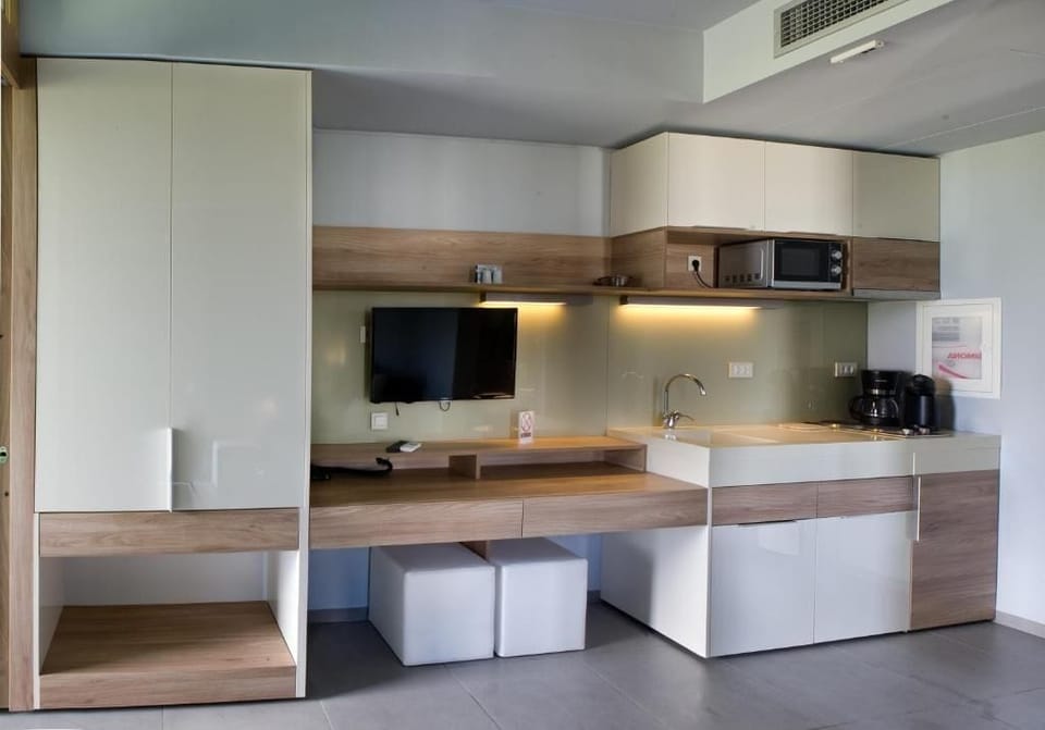 Fridge, highchair
