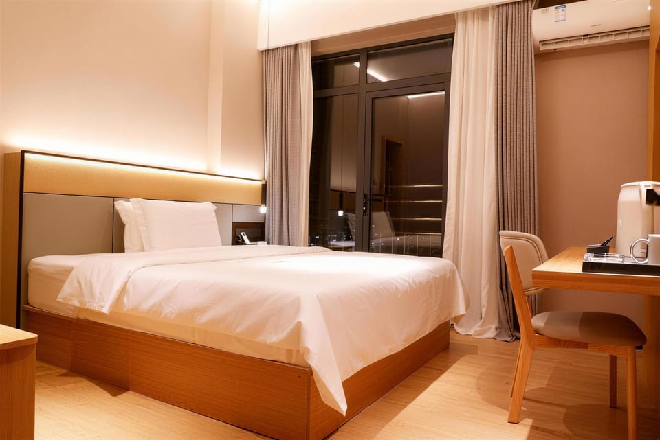 Standard Double Room, Balcony | Iron/ironing board, free WiFi