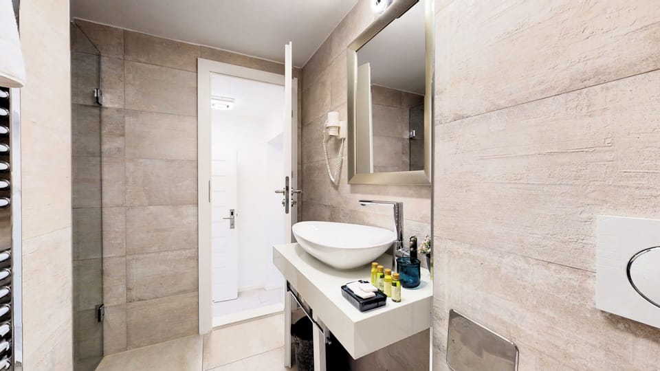 Apartment, 2 Bedrooms | Bathroom | Towels