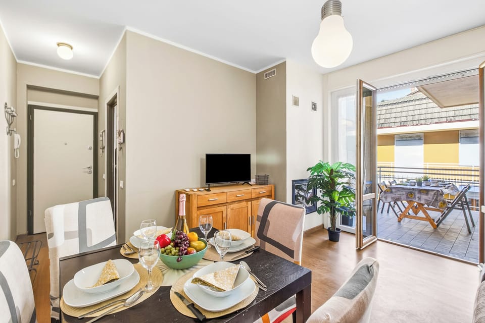 Family Apartment, Multiple Bedrooms, Mountainside (Casa Mirella Full AC And Terrace) | Dining