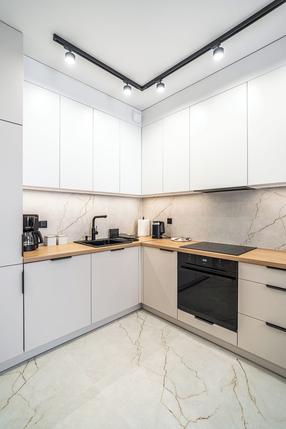 Apartment, Balcony | Private kitchenette | Coffee/tea maker, electric kettle