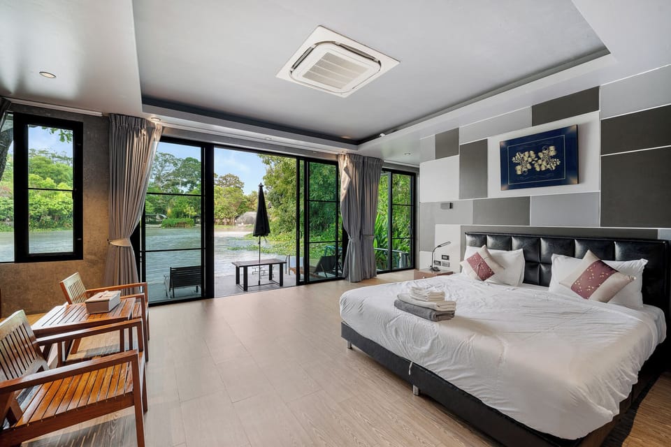 Deluxe Double Room, Lake View | In-room safe, desk, iron/ironing board (on request), WiFi (free)