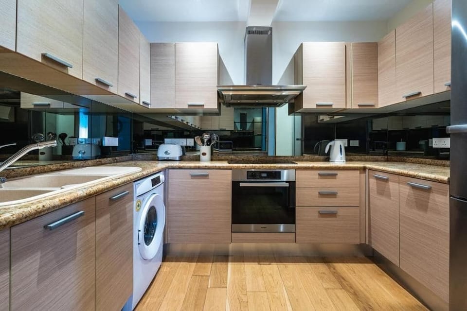 Apartment, Balcony, Garden View | Private kitchen | Fridge, microwave, oven, stovetop