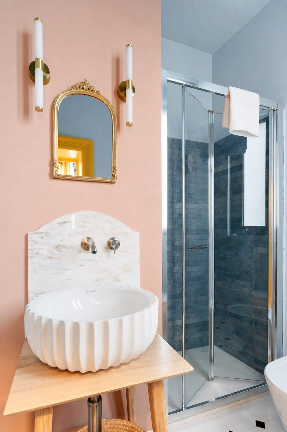 Classic Double Room | Bathroom | Shower, hair dryer, towels, soap
